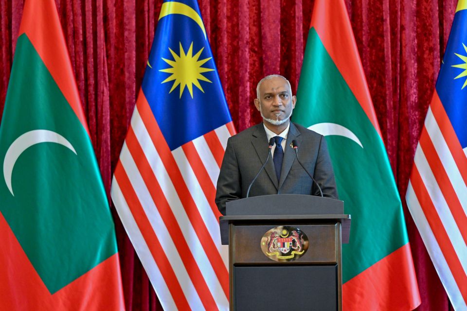 Malaysia ge minivandhuvahuge munaasabathugai Raees thahuniyaa fonuvvaifi 