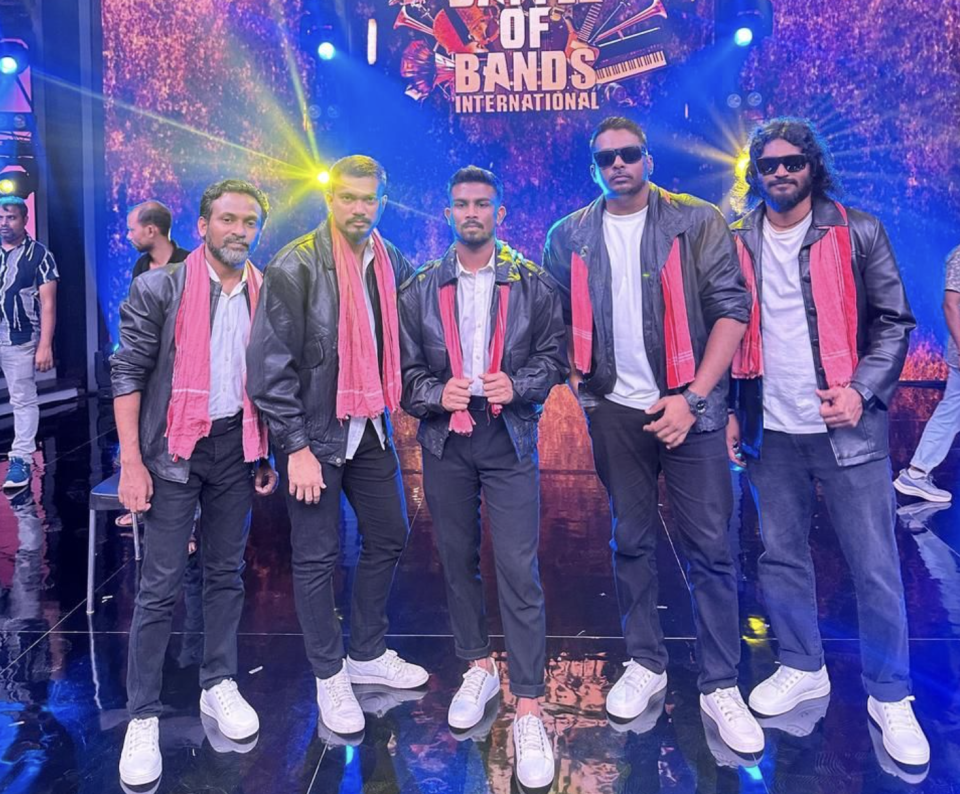 Raajjeyge band, ''2 of Us'' semi inn jaaga hoadhaifi 