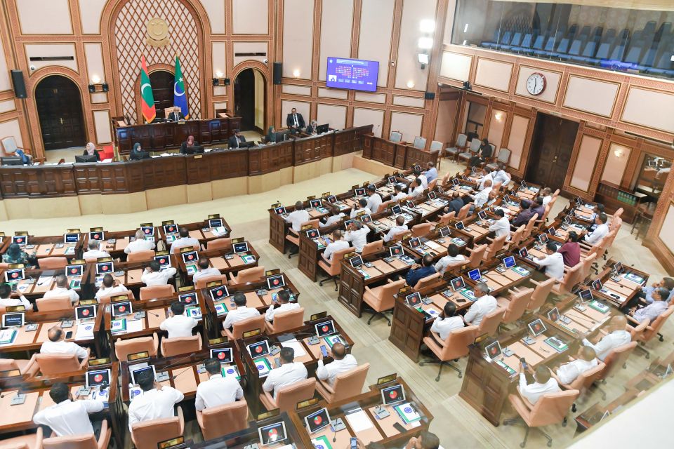 Majilis kuriah gendhan huras alhaathee hushahelhi garaaru beyrukollaifi