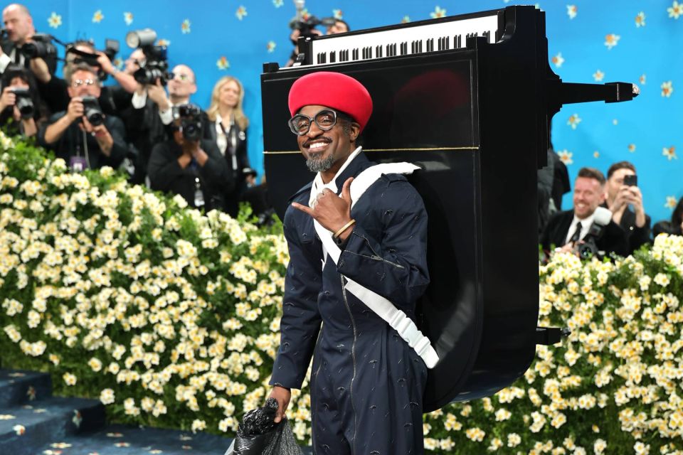 Met Gala 2025: André 3000 samaalukan hoadhee piano eh burikasheegai alhuvaigen 