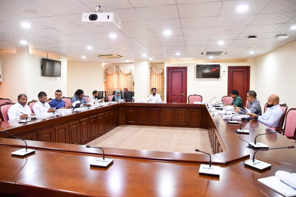 Fandiyaarun vaki kuran hushahelhumaffahu, kulli gothakah committee bahdhaluvun nimmaalaifi