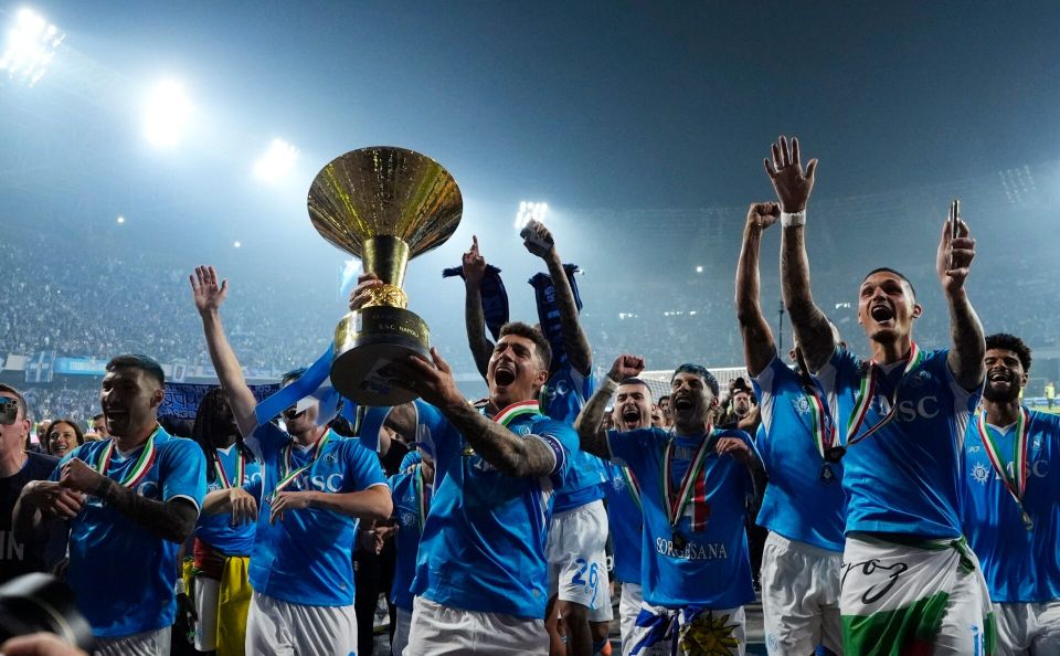 Napoli in 4 vana faharah Italy league kaamiyaabu koffi 