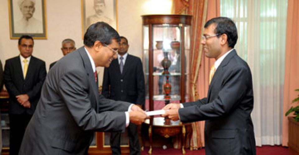 Uthama fandiyaaru Muthasim akee nazaahaitheri beyfulhei: Nasheed