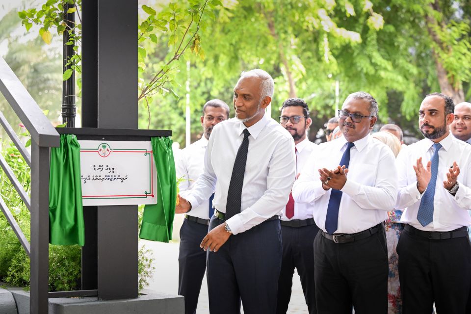 Aburuge rakkaatherikan dhevvee Allah, eii bahus kuran jehey kameh noon: Raees 