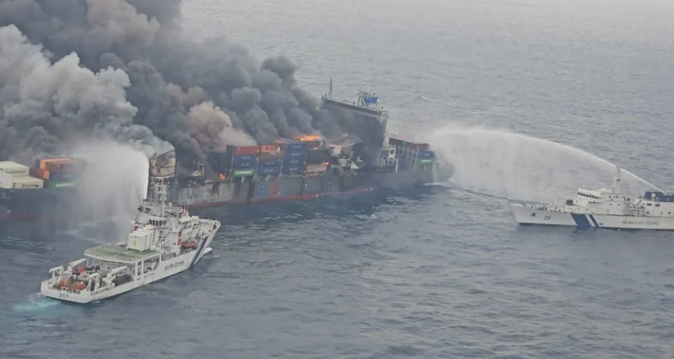 Arabi kandu gai cargo boat ehgai roave 4 meehaku gellijje