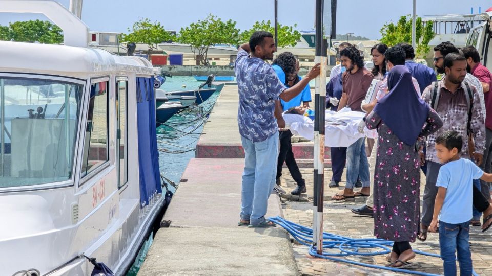 Fainu accident: 2 kudhinnai teacher adhives vantilator gai