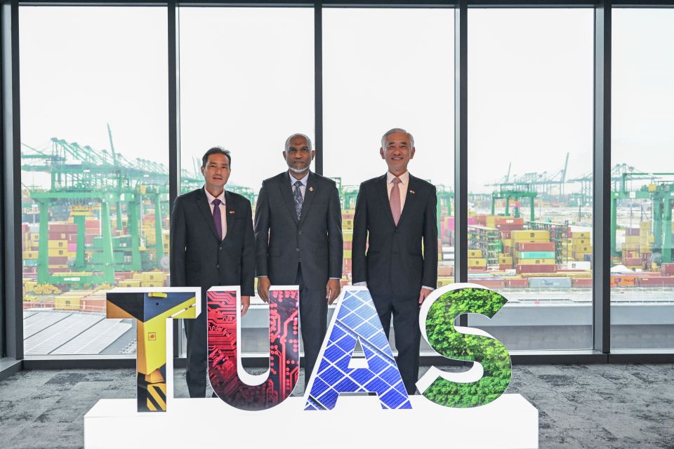 Raees, Singapore Tuas Port ah ziyaaraiy kurahvaifi 