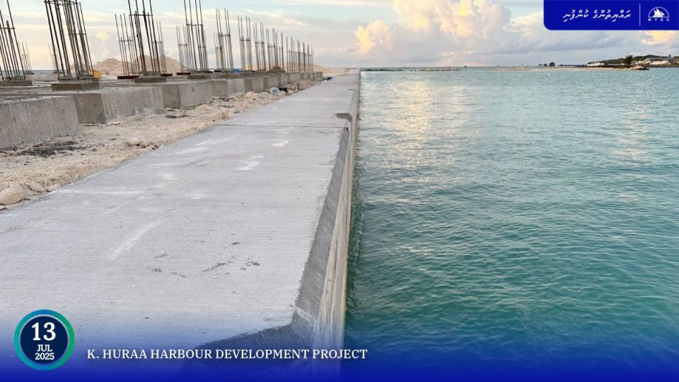 Huraa bandharu: Aa harbour basin ge dredging masahkathuge 86 percent ninmaifi 