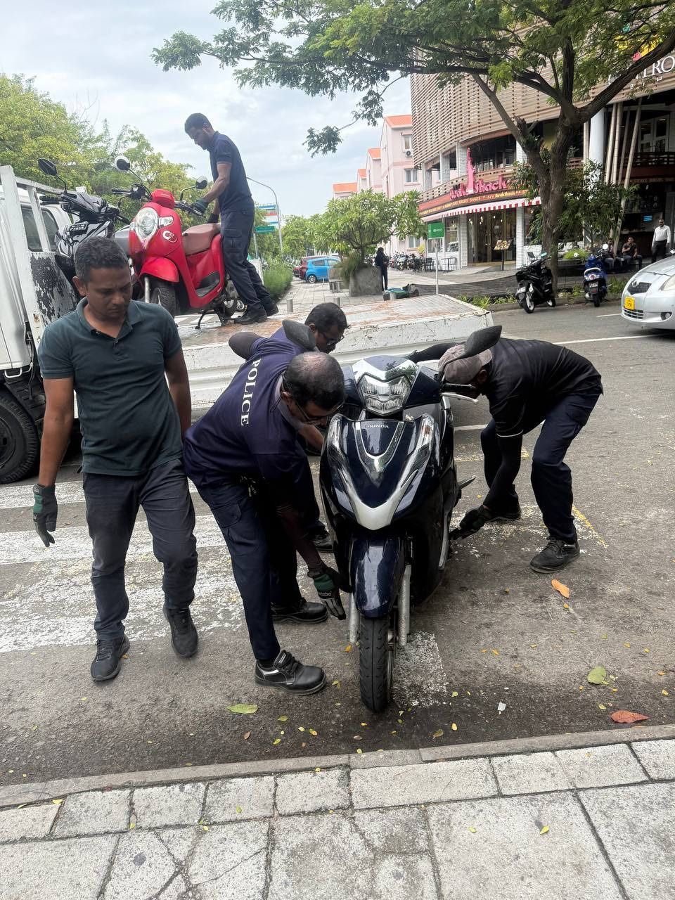 Hulhumale gai gavaaidhaa hilaafah park kuraa vehicle thah tow kuran fashaifi