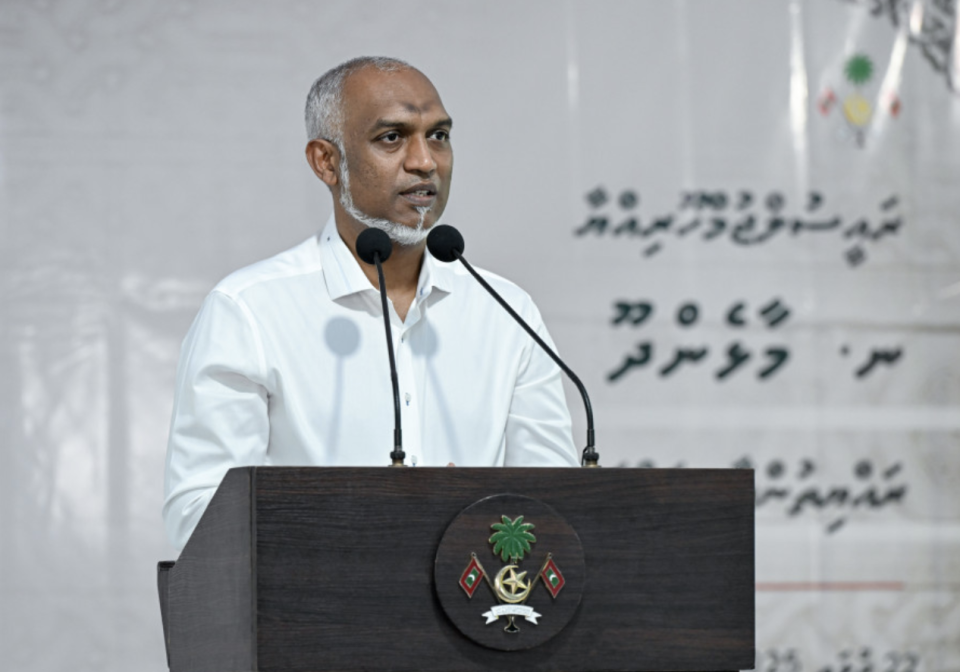 Maalhendhoo giraa sarahahdhu himaayaikurun anna mahu, bin hikkun anna aharu 