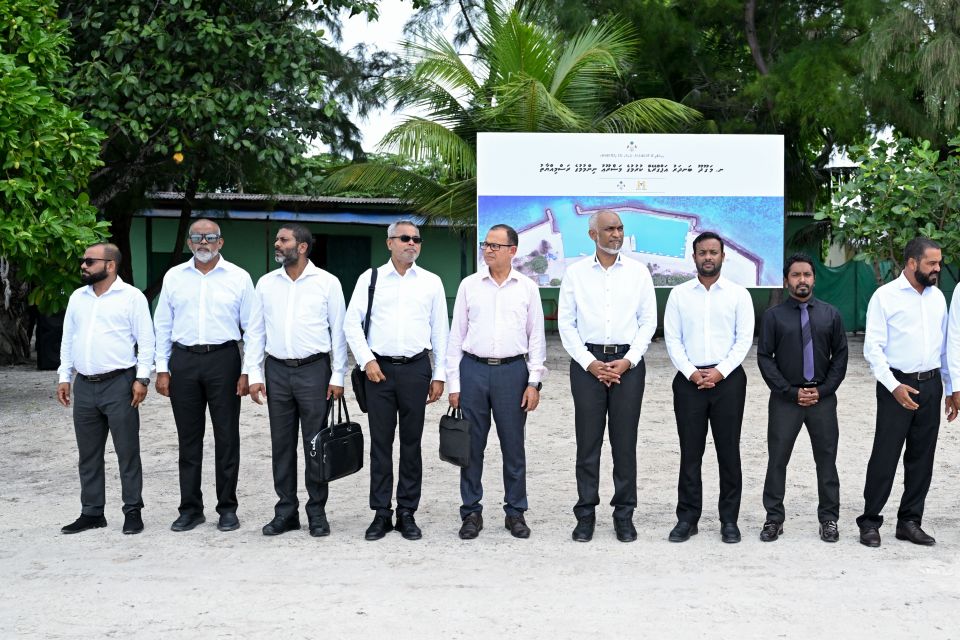 Raees, Magoodhoo bandharu hulhuvvaidhevvaifi 