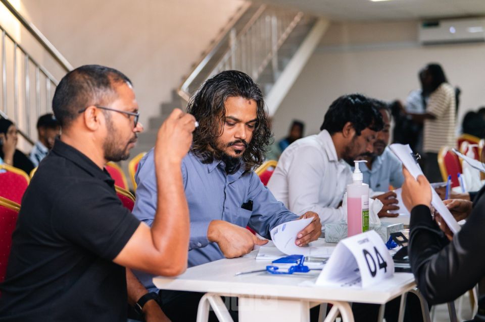 Flat thakuge thalhudhandi havaalu kurumuge masahkaiy maadhamaa fashanee 