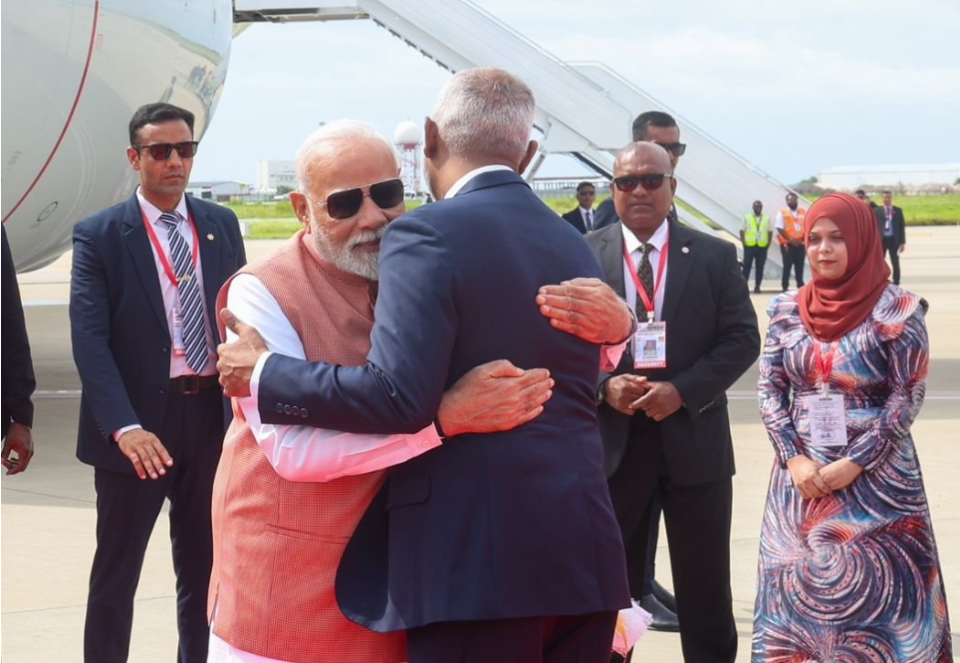 Raees ah Modi ge shukuru; Vidhaalhuvee gulhun aa usminthakakah gendheveyne kamah 
