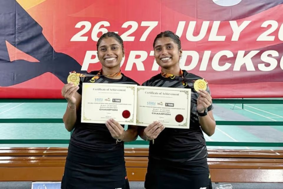 Malaysia mubaaraathun Naba aai Nabee ge pair ah ran medal 
