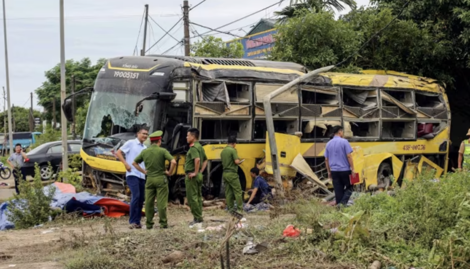 Vietnam gai baheh accidentve 10 meehun maruvejje
