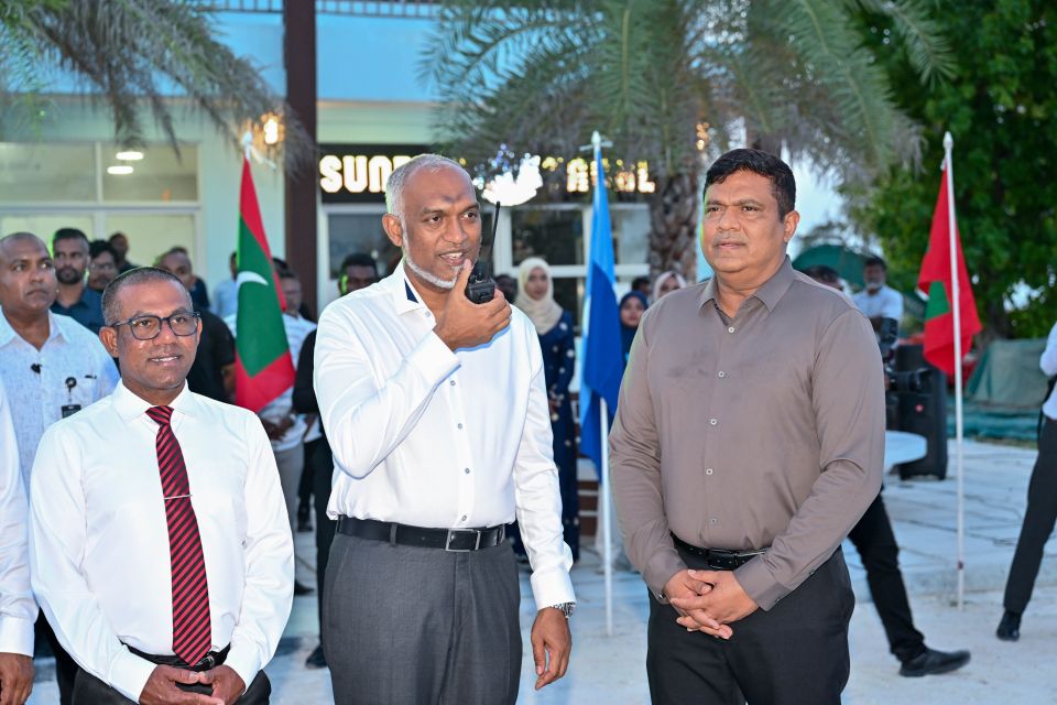 B. Atoll RTL ferry ge hidhumaiy Raees ifthithaahu kohdhevvaifi 
