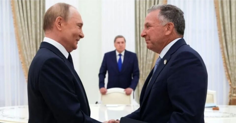 Nuthanavas kamaai arairunthakehge medhun Trump aai Putin bahdhalu kuravvanee tha? 