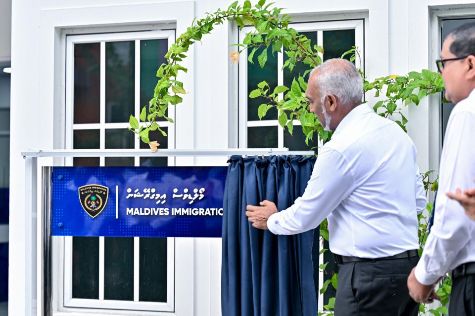 Raees, Eydhafushige immigration office hulhuvaidhevaifi