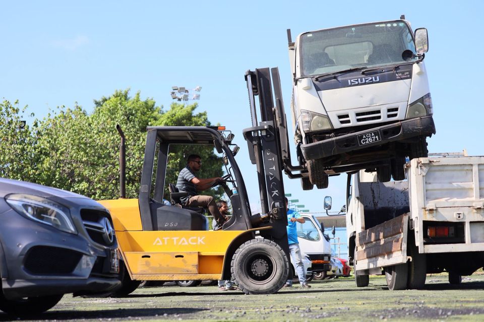 Feethah nudhakkaa othas vehicle thakuge registry baathil kuraa gothah hadhaifi 