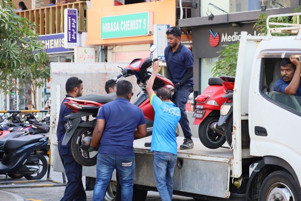 Male' ge maguthakah dhookollaafaivaa 200 ahvure gina ulhandhu tow koffi 