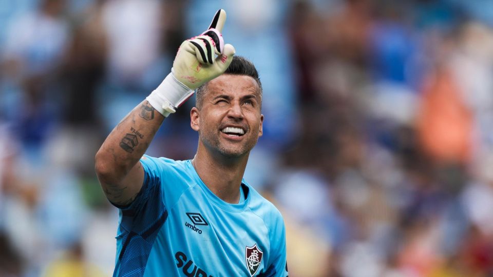Emme gina match kulhumuge record Fluminense keeper Fabio ah 