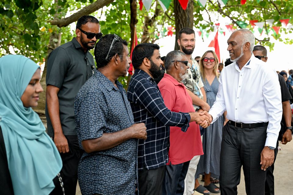 AA. Atholhah kurevvi dhathurufulhah fahu Raees Male' vadaigenfi