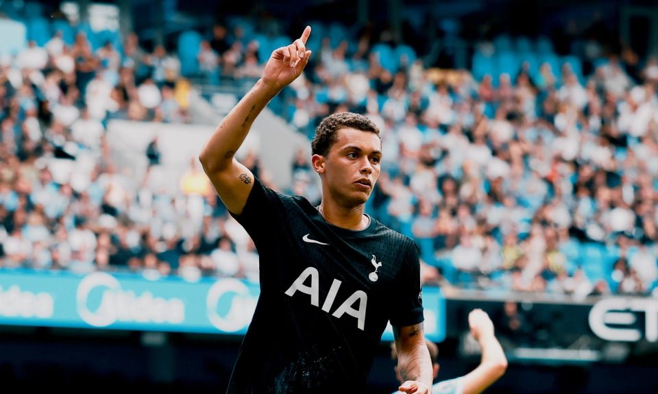 City ves balikoh, Tottenham ge varugadha feshun kuriyah 