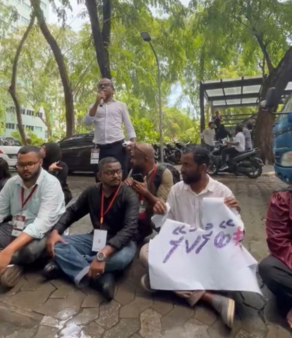 Media bill aa dhekolhah raees office dhorumathee muzaaharaa kuranee