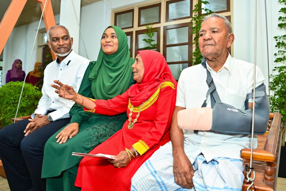 Loaibbaai kulunu dhamahattaidhinumugai maama aai kaafaakee rahumatheh: Raees