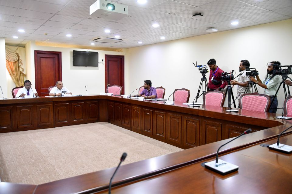 Media bill ge komme maahdhaa akah aammun vanee 10, 12 comment fonuvaifai