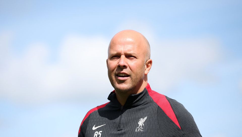 Liverpool ge coach kamun Slot vaki koffi 