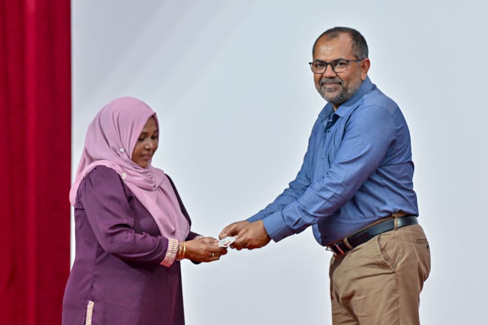 Hurihaa atholhakun ID card print kurevey goiy hadhaifi