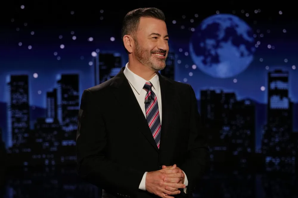 Jimmy Kimmel Chokes Up After Returning From Suspension