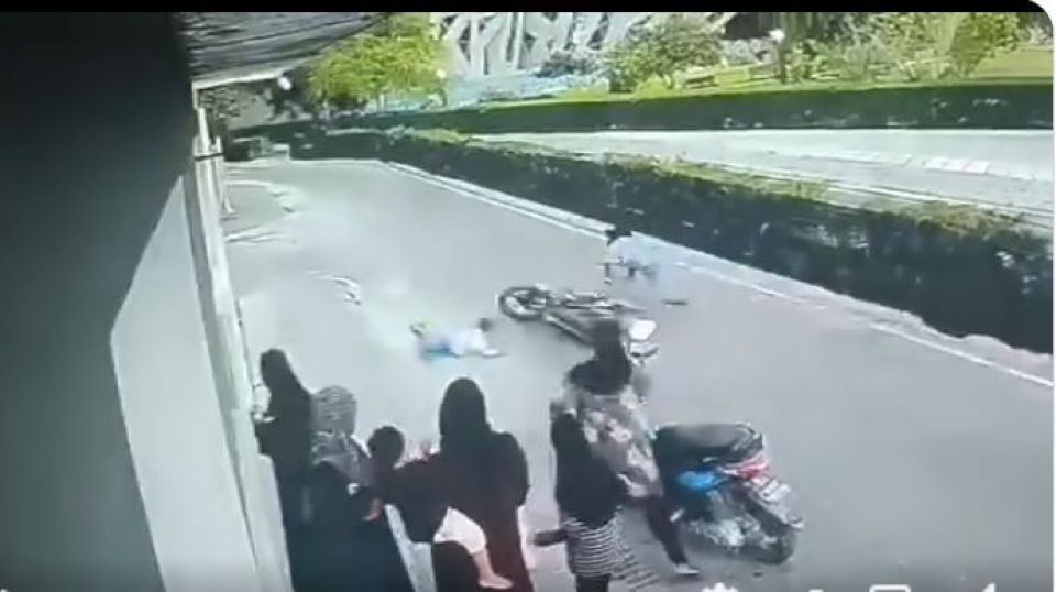 Thinadhoo gai baaru speed gai dhuvvaafai ai cycle eh jehunee kujjaa ge moonugai, dhuvvi meehaa hayyarah