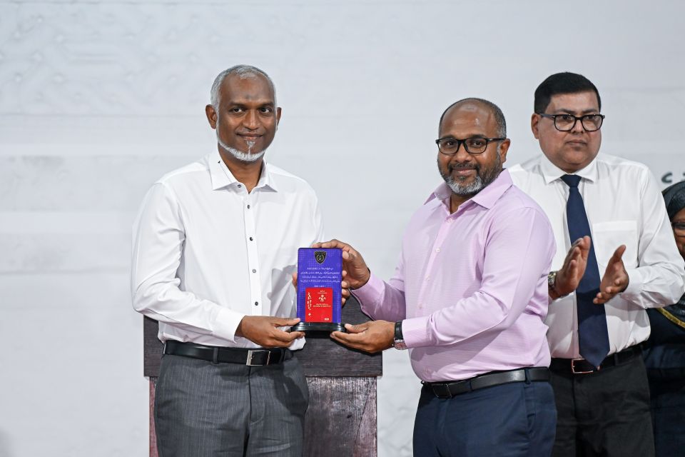 Aharehtherey hurihaa atholhehgai ID Card aai Passport ge hidhumaiy gaaimukoh, vaudhu fuhdhaifi 