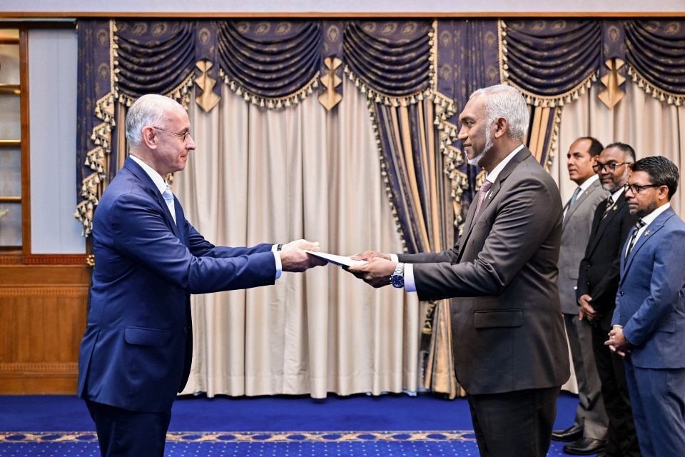 Germany ge aa safeeru, safeeru kolhuge faiykolhu Raees ah aruvaifi