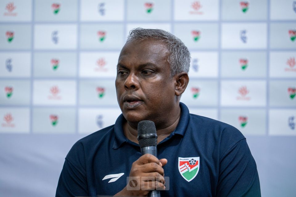 Natheejaa nooniyyaa, dhen fenunee huss rangalhu kanthah 