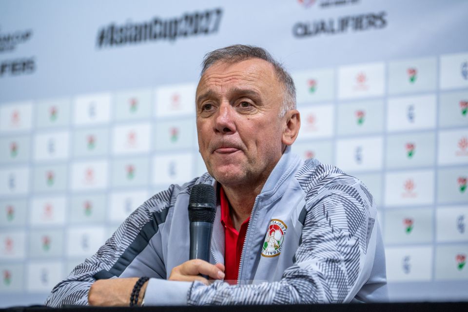 Tajikistan coach ge thaureef Raajjeyge attack line ah: Europ gai kulhevey fenvaru ebahuri 