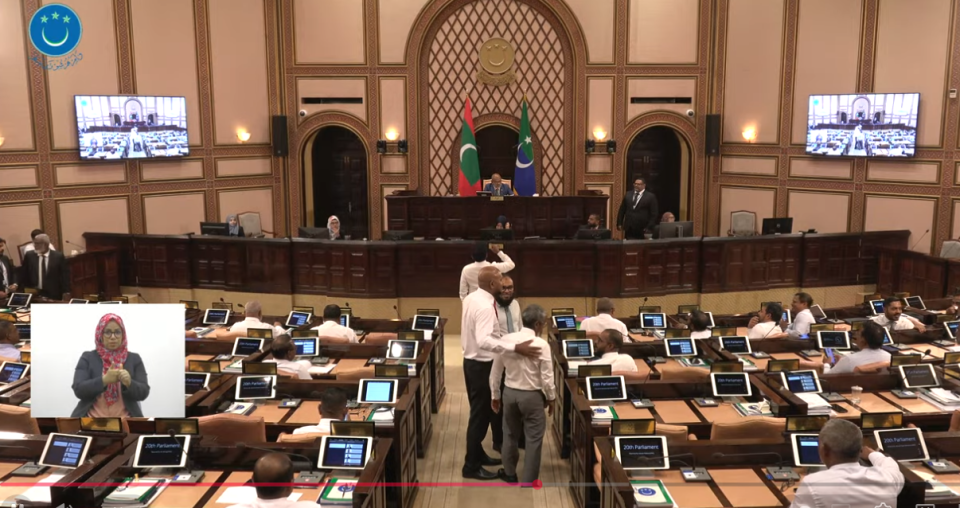 Member Mauroof ge nan nihvvavai Jalsaain nikunnan angavaifi 