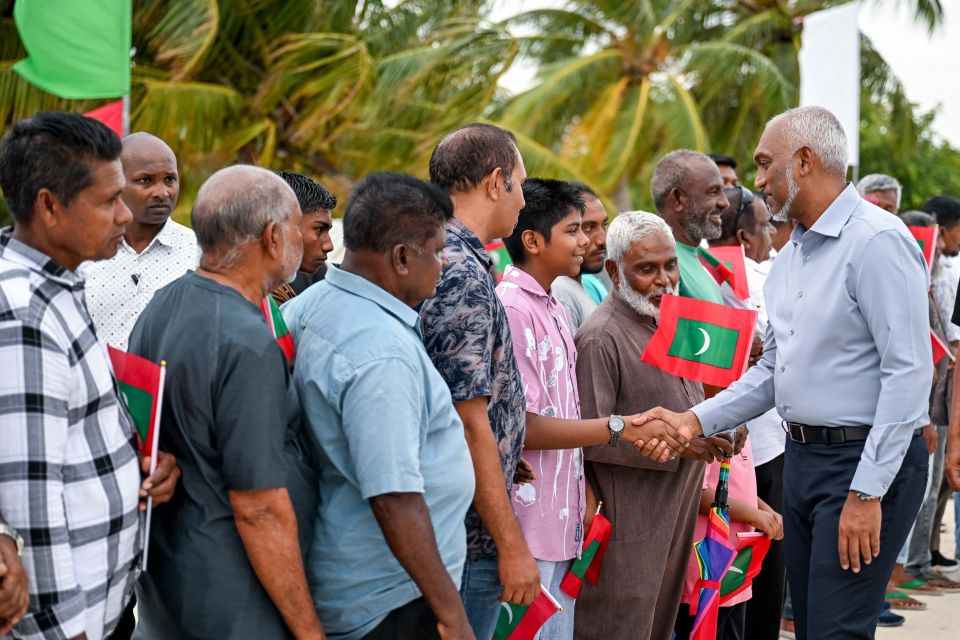 1 aharaai 11 mass therey Raees Muizzu meehun dhiriulhey hurihaa rashakah vadaigenfi 