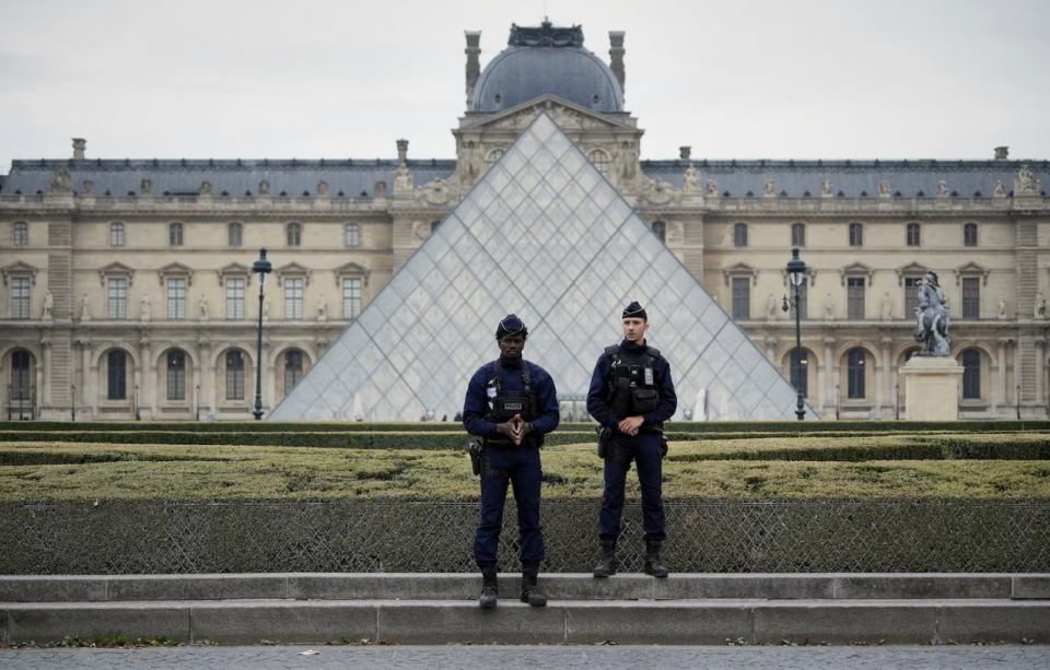 Paris museum in vakkan kuri 2 meehaku hayyarukohffi