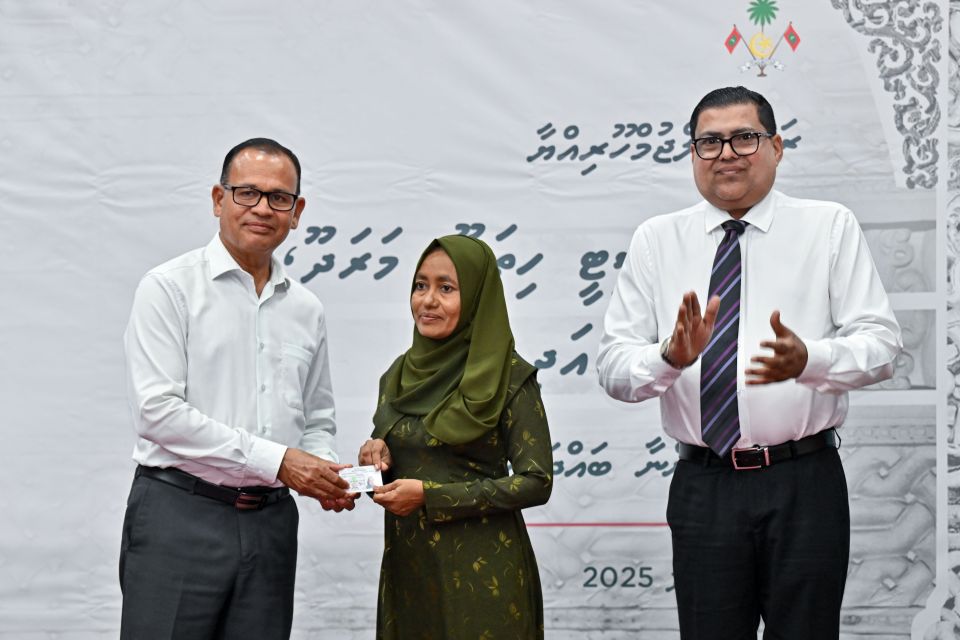 Addu City Hithadhoo adhi Feydhoo gai passport ge hidhumaiy dheyn fashaifi  