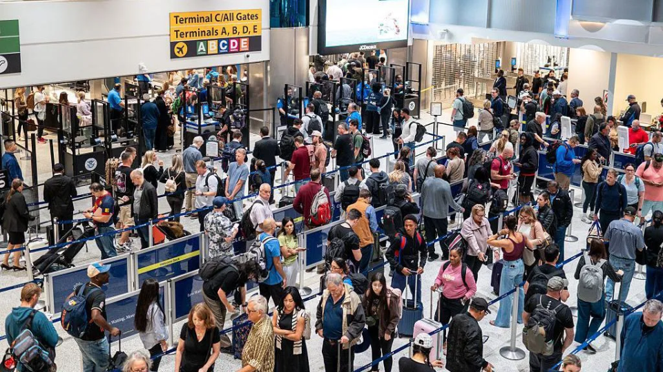 More than 1,400 flights cancelled amid US air traffic cuts