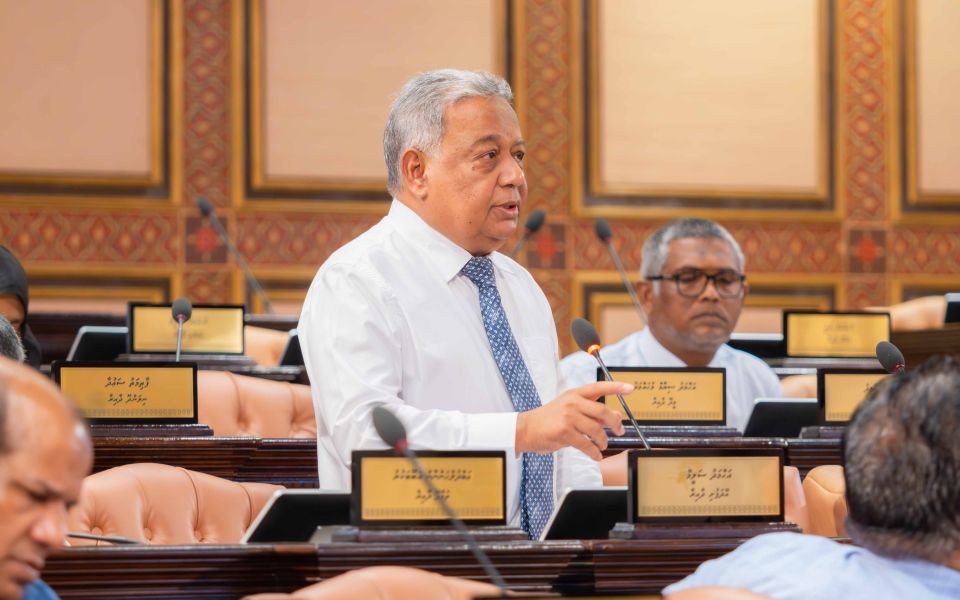 Aasandha himeneyhen dhaulathun dhey inaayaththah mahujanunnah dhinun huttaalanjehey: Saleem