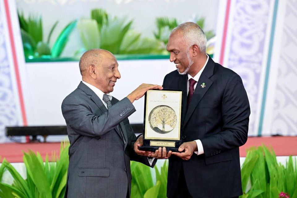 Raahjjeyge sihhee Khidhumathuge enmemathee sharafuge veriyaa Moosa Anwar
