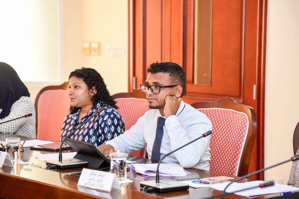 Dollar rate dhakkureveynee reserve ithuru kurevigen: Munavvaru