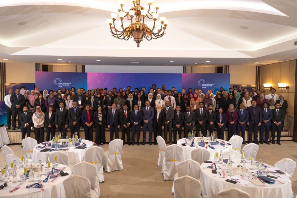 240 ahvure gina baiverinaa eku MMA ge research conference fashaifi 