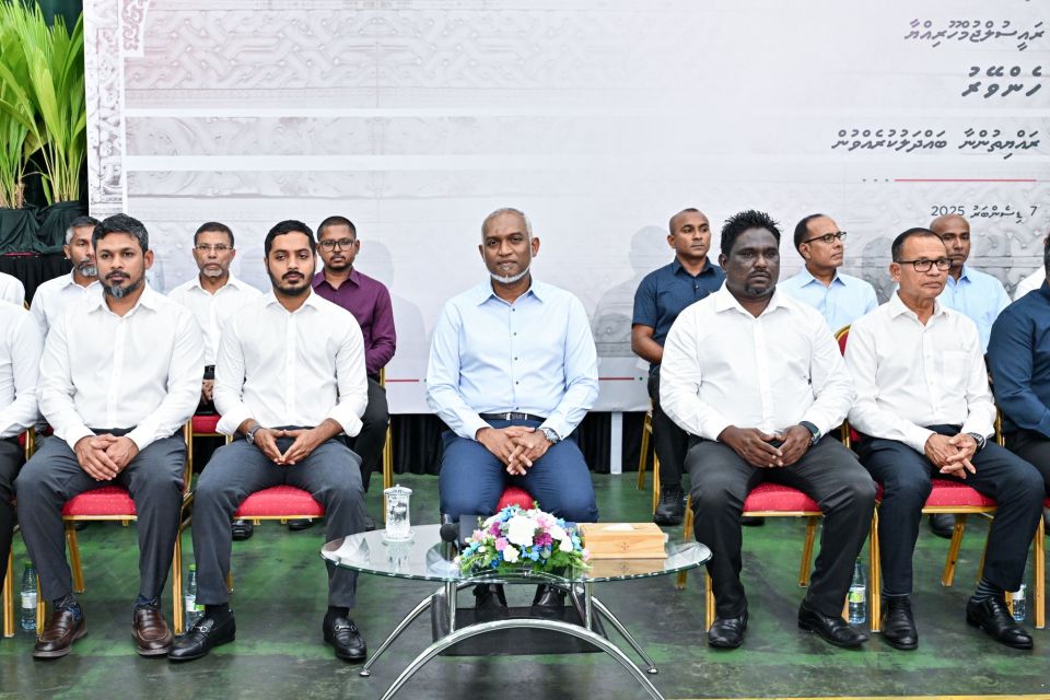 Rayyithunnaa eku Raees baahvavaa bahdhaluvunthah alun fashanee
