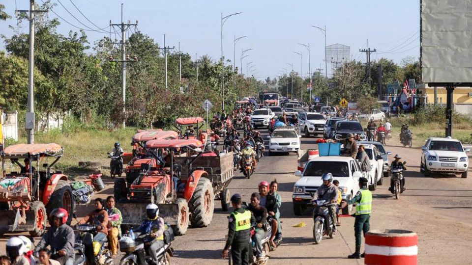 Thailand aai Cambodia ge hamalaa thakugai 10 meehun maruvehjje