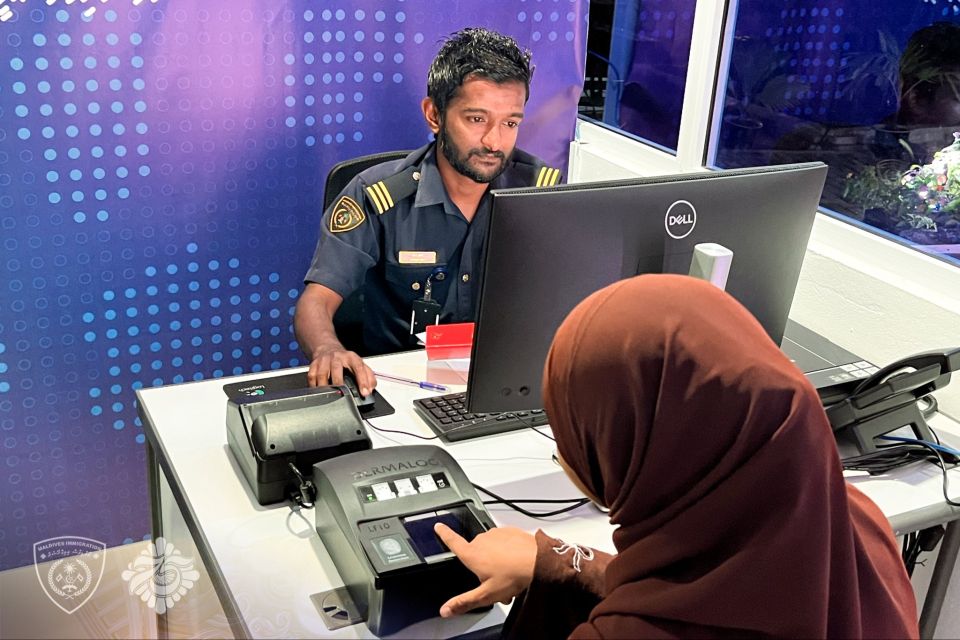 Hanimaadhoo gai passport ge hidhumaiy dheyn fashaifi